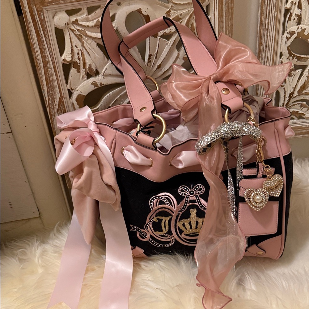 Juicy Couture Pink and Black Daydreamer Bag with sparkly rhinestones & Bows🩷 - Picture 17 of 17